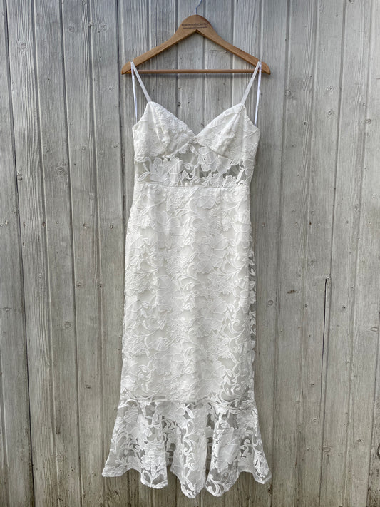 Lulus: Floral Lace Dress